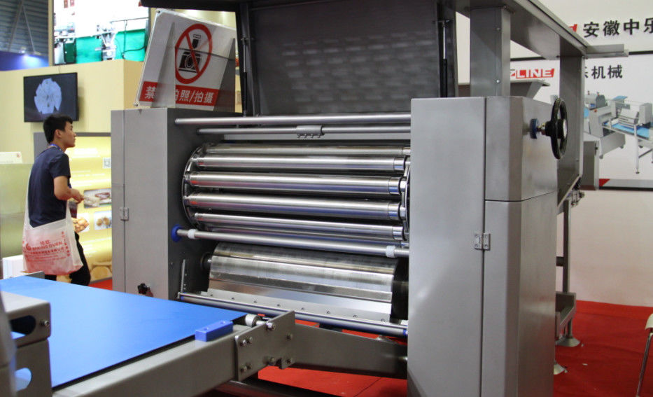 Plc Control Pastry Dough Roller Machine với 750 Mm Chiều rộng làm việc