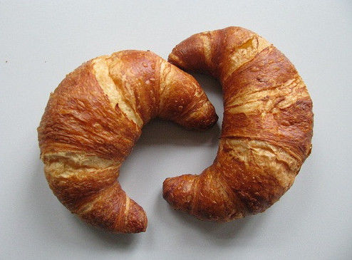 Dây chuyền sản xuất Croissant tự động làm mát Chiều rộng vành đai tùy chỉnh cho uốn cong Croissant